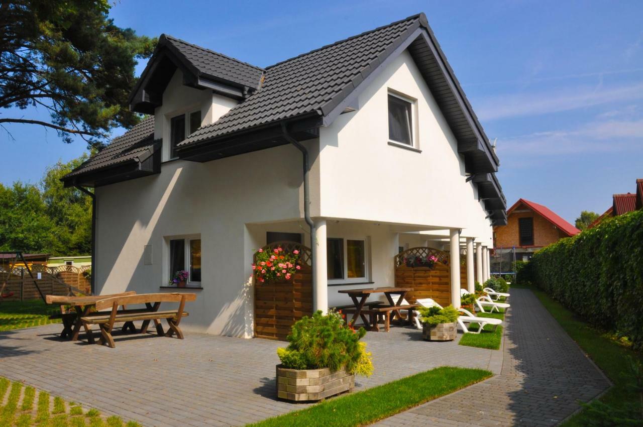 Ferienhaus Holiday Home Domki RAJ Jarosławiec Eksteriør billede